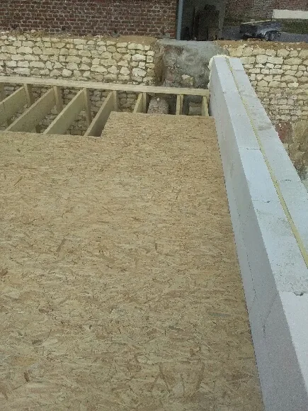 Panneaux OSB sur chantier pour besoins en épaisseur 18 mm