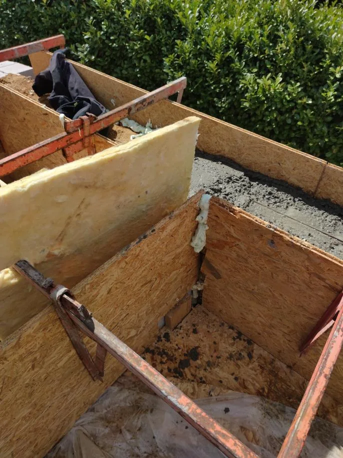Panneaux OSB 3 mis en œuvre sur chantier avec isolation